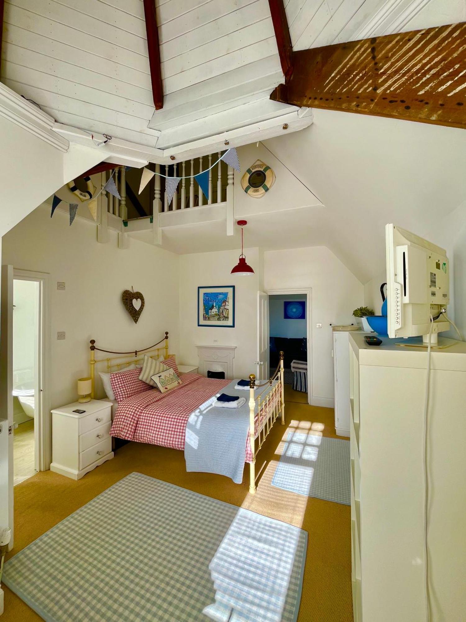 Apartamento Lyme Regis Renovated Period Seaside Flat Exterior foto